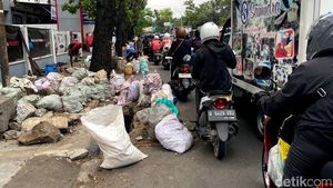 Hati-hati Ada Proyek Galian Relokasi Utilitas di Jalan Buahbatu Bandung