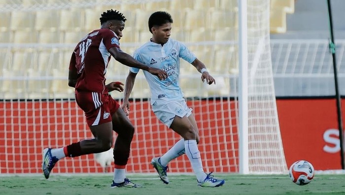 Laga PSM Makassar vs PSIM Jogja di Stadion Gelora BJ Habibie, Parepare, Sabtu (27/9/2025).