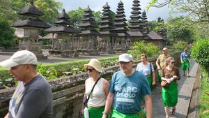 Pura Taman Ayun Bali Ramai Dikunjungi Turis