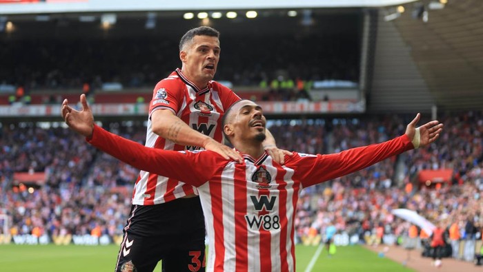 SUNDERLAND, ENGLAND - SEPTEMBER 21: Wilson Isidor of Sunderland AFC celebrates with teammate Granit Xhaka after scoring the equalizing goal during the Premier League match between Sunderland and Aston Villa at Stadium of Light on September 21, 2025 in Sunderland, United Kingdom. (Photo by Martin Swinney - Sunderland AFC/Sunderland AFC via Getty Images)