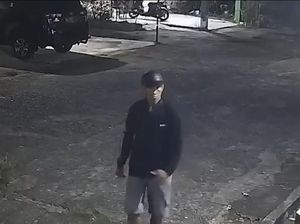 Motor Dinas BMKG Sumsel Dicuri Saat Terparkir di Kantor, Pelaku Terekam CCTV Motor Dinas BMKG Sumsel Dicuri Saat Terparkir di Kantor, Pelaku Terekam CCTV