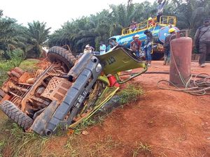 Truk Angkut Minyak Sawit Terguling di Merauke, Anak 2 Tahun Tewas Truk Angkut Minyak Sawit Terguling di Merauke, Anak 2 Tahun Tewas