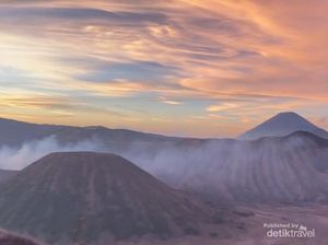 Menjelajahi Gunung Bromo dengan Pesona Alam di Negeri Awan Menjelajahi Gunung Bromo dengan Pesona Alam di Negeri Awan