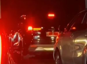 Pembelaan Wabup Maros Usai Viral Mobil Dinasnya Lawan Arah Saat Macet Pembelaan Wabup Maros Usai Viral Mobil Dinasnya Lawan Arah Saat Macet