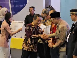 Angka Buta Aksara Turun, Pemkab Jember Raih Penghargaan Kemendikdasmen