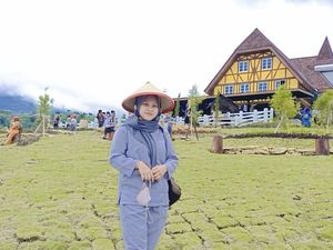 Asa dan Perjuangan Bidan Devi, Dampingi Ibu Melahirkan di Tengah Perairan Asa dan Perjuangan Bidan Devi, Dampingi Ibu Melahirkan di Tengah Perairan