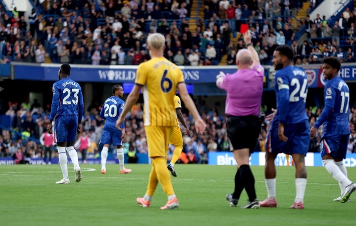 Chelsea dan 8 Kartu Merah