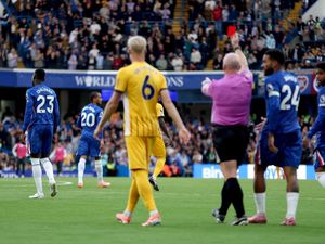 Hantu Kartu Merah Masih Gentayangi Chelsea Hantu Kartu Merah Masih Gentayangi Chelsea