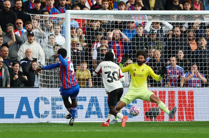 Soccer Football - Premier League - Crystal Palace v Liverpool - Selhurst Park, London, Britain - September 27, 2025 Crystal Palace's Eddie Nketiah scores their second goal Action Images via Reuters/Matthew Childs EDITORIAL USE ONLY. NO USE WITH UNAUTHORIZED AUDIO, VIDEO, DATA, FIXTURE LISTS, CLUB/LEAGUE LOGOS OR 'LIVE' SERVICES. ONLINE IN-MATCH USE LIMITED TO 120 IMAGES, NO VIDEO EMULATION. NO USE IN BETTING, GAMES OR SINGLE CLUB/LEAGUE/PLAYER PUBLICATIONS. PLEASE CONTACT YOUR ACCOUNT REPRESENTATIVE FOR FURTHER DETAILS..
