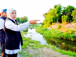 Khofifah Optimistis Pemasangan Bronjong Mampu Cegah Banjir & Jaga Irigasi