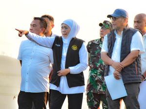 Kerahkan 2 Ekskavator, Khofifah Gercep Cegah Banjir di Sungai Selowogo Kerahkan 2 Ekskavator, Khofifah Gercep Cegah Banjir di Sungai Selowogo