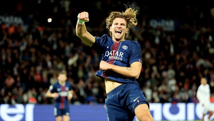 PARIS, FRANCE - SEPTEMBER 27: Illia Zabarnyi #6 of Paris Saint-Germain celebrates his first goal during the Ligue 1 McDonalds match between Paris Saint-Germain FC and AJ Auxerre at Parc des Princes on September 27, 2025 in Paris, France. (Photo by Xavier Laine/Getty Images)