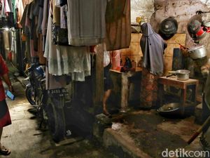 Tak Kena Sinar Matahari 27 Tahun, Gimana Warga Kampung Tongkol Jemur Baju? Tak Kena Sinar Matahari 27 Tahun, Gimana Warga Kampung Tongkol Jemur Baju?