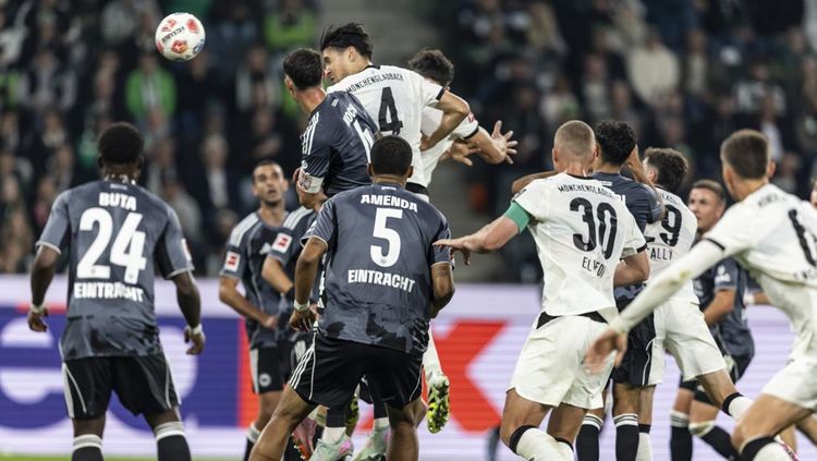 Duel 10 Gol Spektakuler: Frankfurt Kalahkan Gladbach 4-6