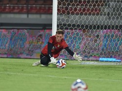 Debut Pahit Adam Przybek di Persib: Blunder dan Kalah