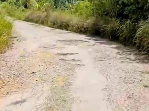 Protes Warga Tana Tidung Terhadap Jalan Rusak yang Tak Kunjung Dibenahi Protes Warga Tana Tidung Terhadap Jalan Rusak yang Tak Kunjung Dibenahi