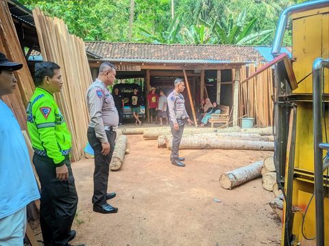 Kecelakaan Maut Di Kulon Progo, Pekerja Tewas Tertimpa Muatan Kayu