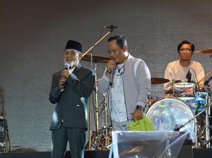 Wali Band Meriahkan Festival Musik Santri 100 Tahun Gontor Wali Band Meriahkan Festival Musik Santri 100 Tahun Gontor