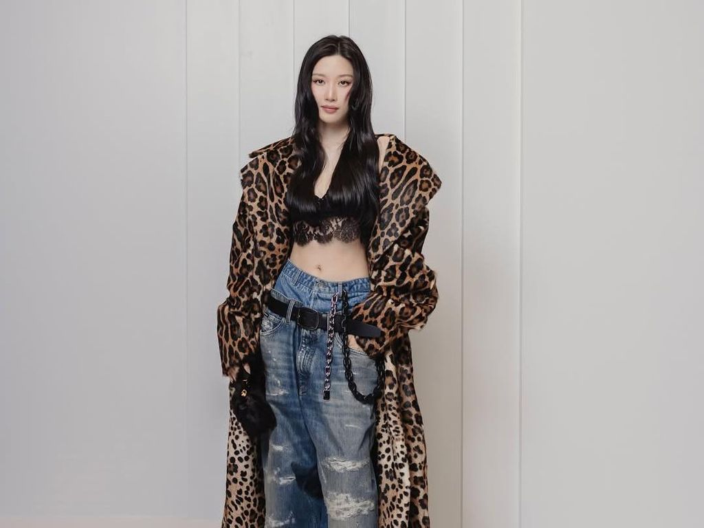 7 Gaya Seksi Moon Ga Young Kenakan Bralette Hitam di Milan Fashion Week 7 Gaya Seksi Moon Ga Young Kenakan Bralette Hitam di Milan Fashion Week
