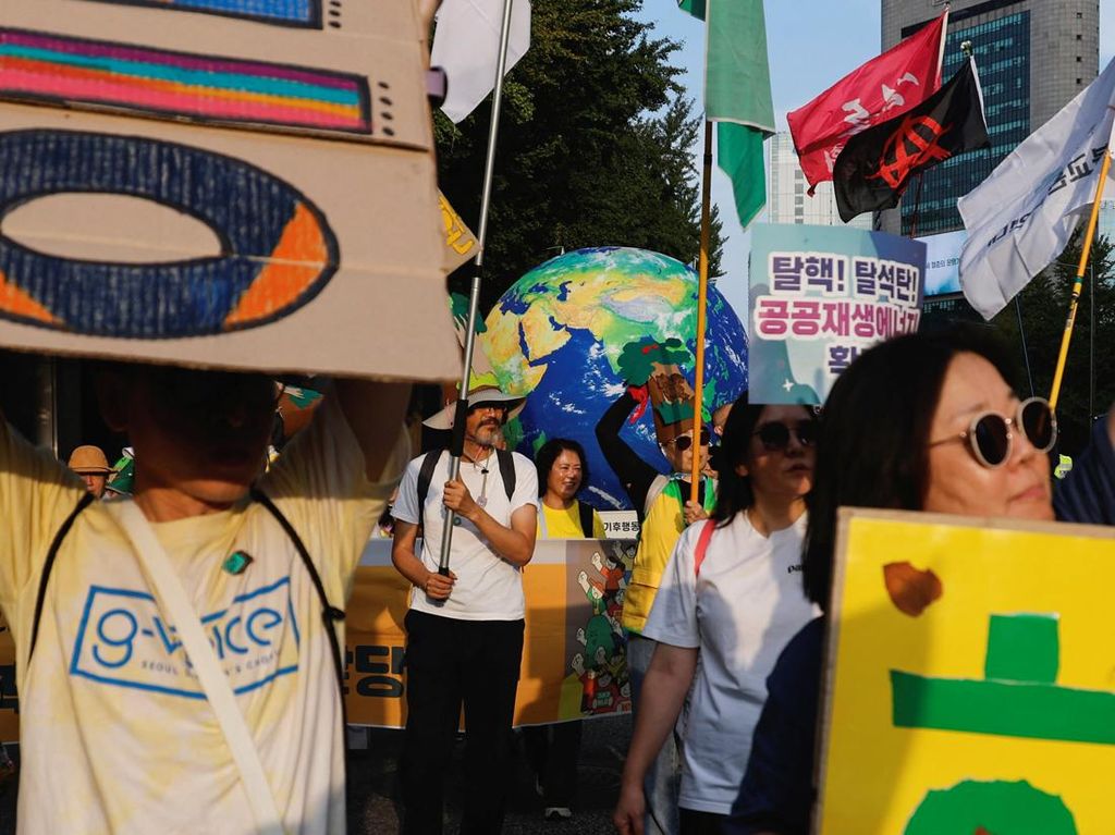 Pawai Iklim di Seoul Desak Kebijakan Berani Selamatkan Bumi Pawai Iklim di Seoul Desak Kebijakan Berani Selamatkan Bumi