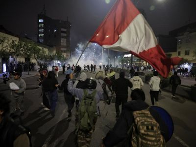 Peru Bergejolak, Polisi dan Gen Z Bentrok di Tengah Aksi Tolak Boluarte