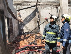 Rumah Kosong di Darmo Baru Terbakar, Api Diduga dari Kompor Portable Rumah Kosong di Darmo Baru Terbakar, Api Diduga dari Kompor Portable