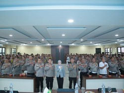 Personel Polres Inhu Dilatih Kemampuan Public Speaking