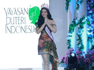 5 Pesona Puteri Indonesia Firsta Yufi Berbalut Gaun Batik Asimetris 5 Pesona Puteri Indonesia Firsta Yufi Berbalut Gaun Batik Asimetris