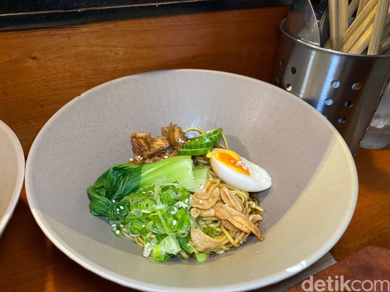 Saki Yatai: Warung Jepang kaki lima milik chef Doni Silpani di Panglima Polim
