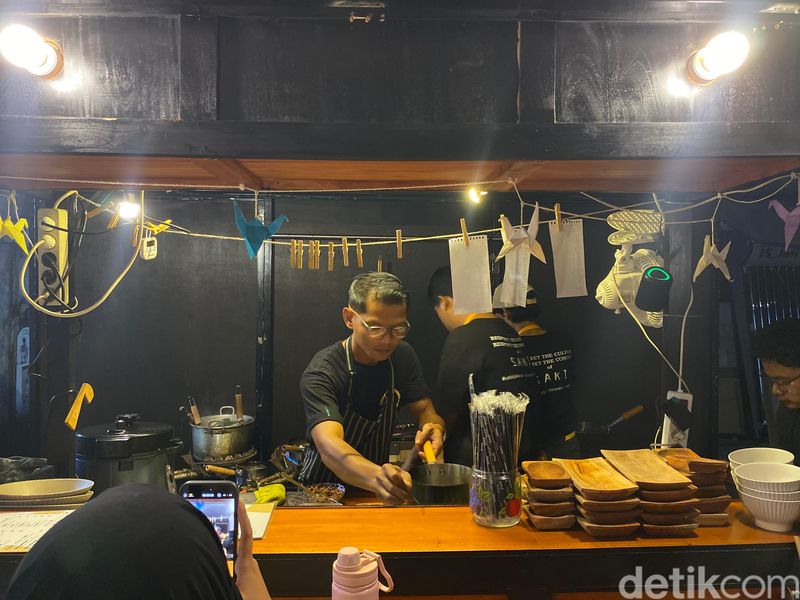 Saki Yatai: Warung Jepang kaki lima milik chef Doni Silpani di Panglima Polim