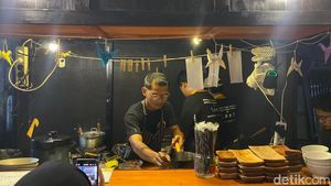 Mantan Corporate Chef Buka Warung Makan, Jual Ramen Kaki Lima Enak!