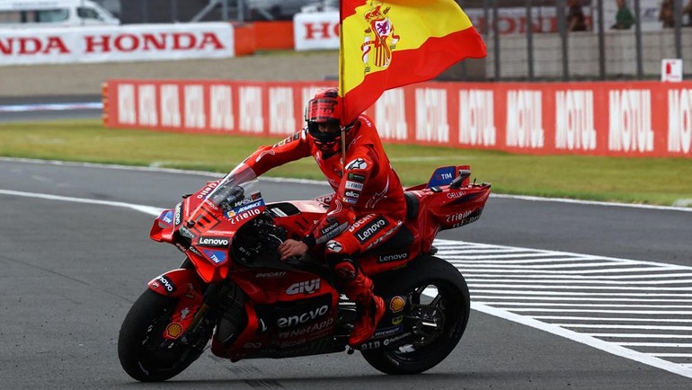 Finis kedua sudah menggaransinya jadi juara dunia musim ini apapun hasil Alex Marquez, yang jadi pesaing terdekat. Bahkan jika Alex finis di depannya pun, Marquez bisa tetap juara dunia dengan perhitungan yang longgar. Foto: REUTERS/Kim Kyung-Hoon
