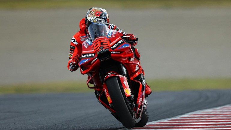 Marc Marquez datang ke balapan utama di Motegi, Minggu (28/9/2025) siang WIB, dalam posisi sangat kuat. Rider Ducati itu tak perlu jadi juara di Jepang untuk mengunci titel. Foto: REUTERS/Kim Kyung-Hoon