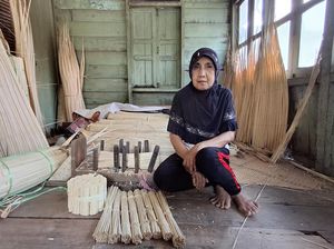 Cerita Siti Aminah, Perajin Rokok Nipah di Tepian Sungai Musi Cerita Siti Aminah, Perajin Rokok Nipah di Tepian Sungai Musi