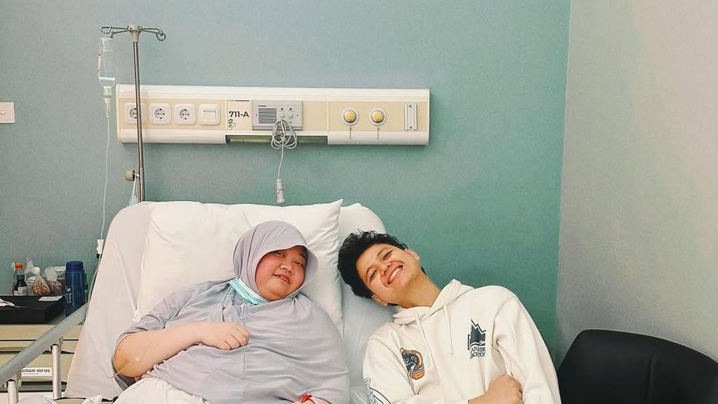 Sederhana tapi Gak Semua Bisa! Stevan Pasaribu Jenguk Fans yang Idap Lupus Sederhana tapi Gak Semua Bisa! Stevan Pasaribu Jenguk Fans yang Idap Lupus