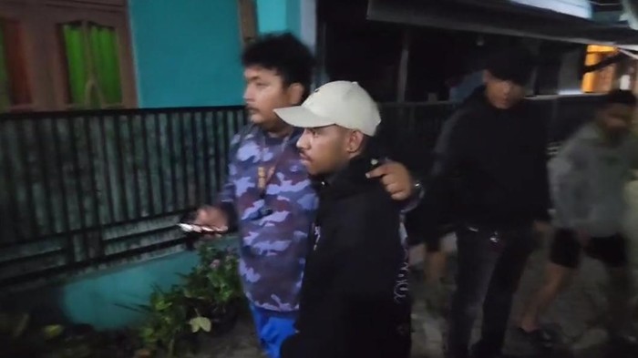 Emosi Sesaat Berujung Pukulan, Kisah Tukang Parkir vs Pengendara Motor di Jakarta