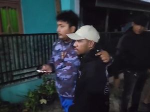 Tampang Tukang Parkir yang Pukul Pemotor gegara Dibayar Rp 5.000 di Jakut