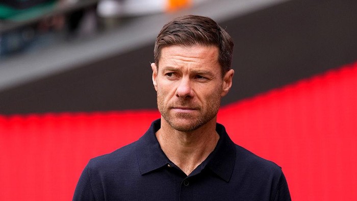 MADRID, SPAIN - SEPTEMBER 27: Xabi Alonso, Head Coach of Real Madrid, looks on during the LaLiga EA Sports match between Atletico de Madrid and Real Madrid CF at Riyadh Air Metropolitano on September 27, 2025 in Madrid, Spain. (Photo by Angel Martinez/Getty Images)
