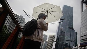 Aktivitas Warga Jakarta di Tengah Kualitas Udara Tidak Sehat