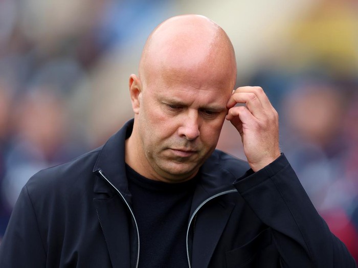 LONDON, ENGLAND - SEPTEMBER 27: Arne Slot, Manager of Liverpool looks on during the Premier League match between Crystal Palace and Liverpool at Selhurst Park on September 27, 2025 in London, England. (Photo by Tom Dulat/Getty Images)