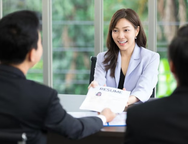 Bercerita tentang kemampuanmu/Foto: Freepik.com/EyeEm Bercerita tentang kemampuan diri dengan intonasi yang pas akan membuat pewawancara menilai kamu profesional/Foto: Freepik.com/EyeEm