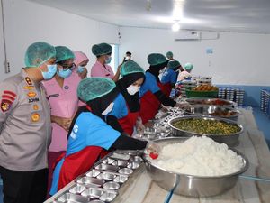 Resmi Operasi, Dapur SPPG Polres Pelalawan Distribusikan MBG ke 1.494 Siswa