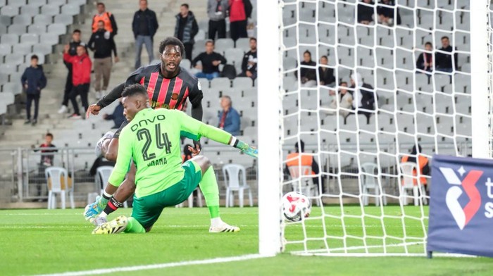 David Datro Fofana menjebol gawang Andre Onana di Super Lig Turki.