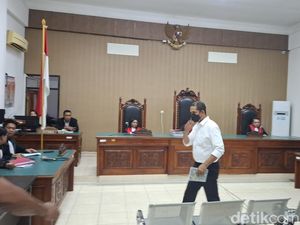 Pengacara Minta Eks Kapolres Ngada Dilepaskan meski Terbukti Cabuli 3 Bocah Pengacara Minta Eks Kapolres Ngada Dilepaskan meski Terbukti Cabuli 3 Bocah