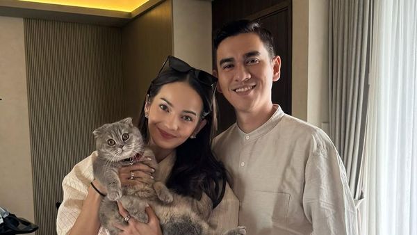 Enzy Storia Terima Risiko Punya Suami Diplomat