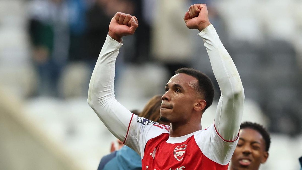 Gabriel Magalhaes punya sundulan mematikan. (REUTERS/Scott Heppell)