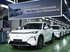 Lihat Perakitan Mobil Geely di Purwakarta