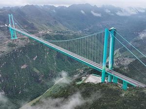 Tertinggi di Dunia, Jembatan di China Mulai Beroperasi Tertinggi di Dunia, Jembatan di China Mulai Beroperasi