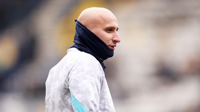 PRESTON, ENGLAND - FEBRUARY 15: Jonjo Shelvey of Burnley looks on prior to the Sky Bet Championship match between Preston North End FC and Burnley FC at Deepdale on February 15, 2025 in Preston, England. (Photo by Lewis Storey/Getty Images)