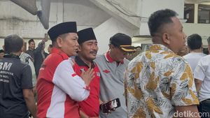 Histeris Keluarga Cari Santri Ponpes Al Khoziny Terjebak Reruntuhan Musala Ambruk